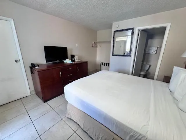 Hotel Clearwater 3*